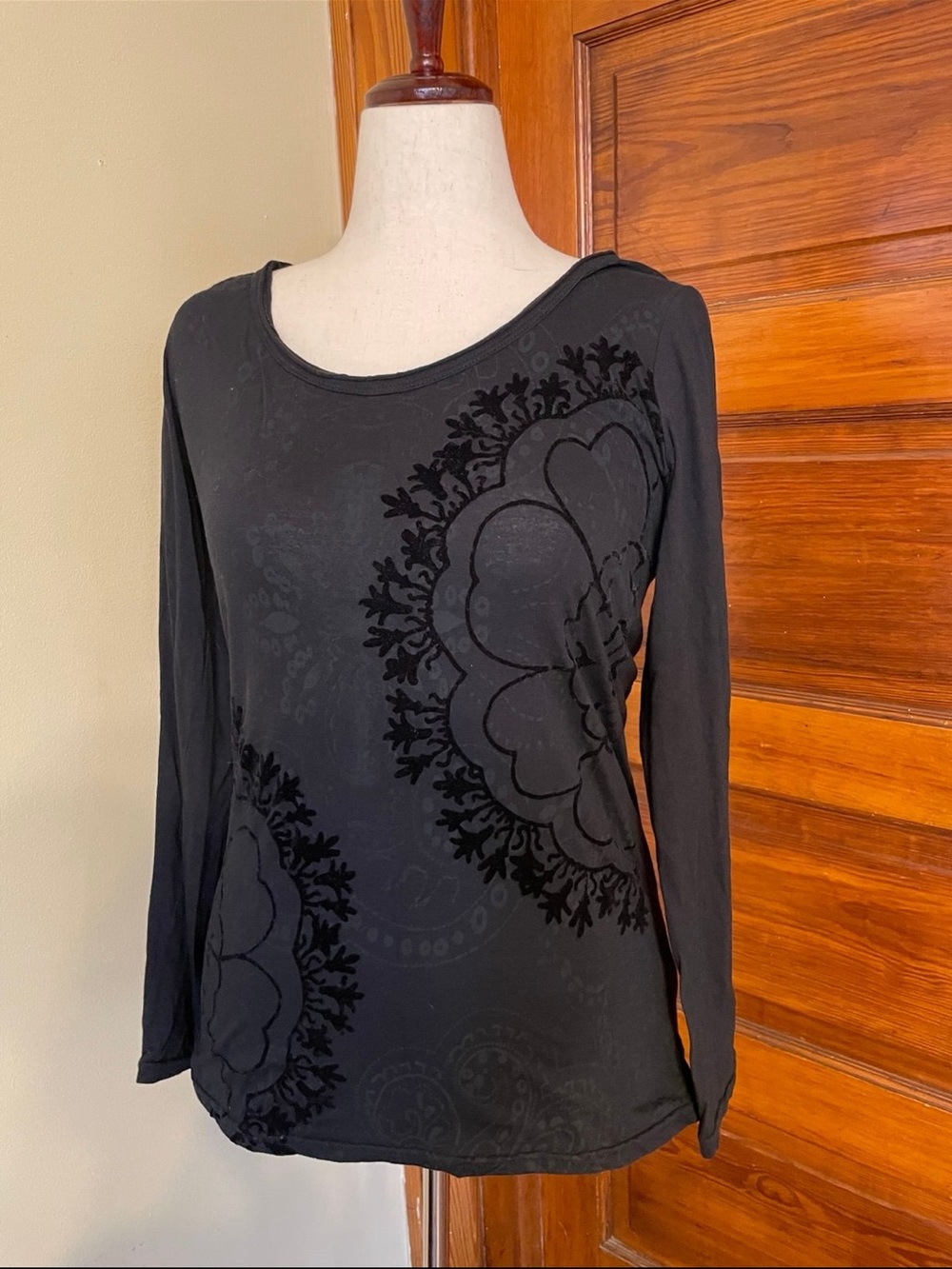 Desigual Black Long-Sleeve Velvet-Appliqué Floral Tee